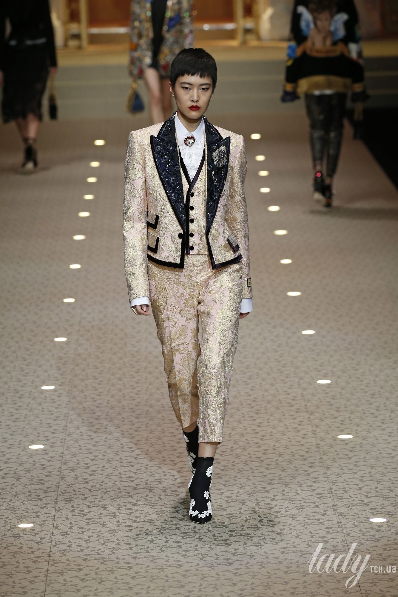 Коллекция Dolce&Gabbana прет-а-порте сезона осень-зима 2018-2019_69