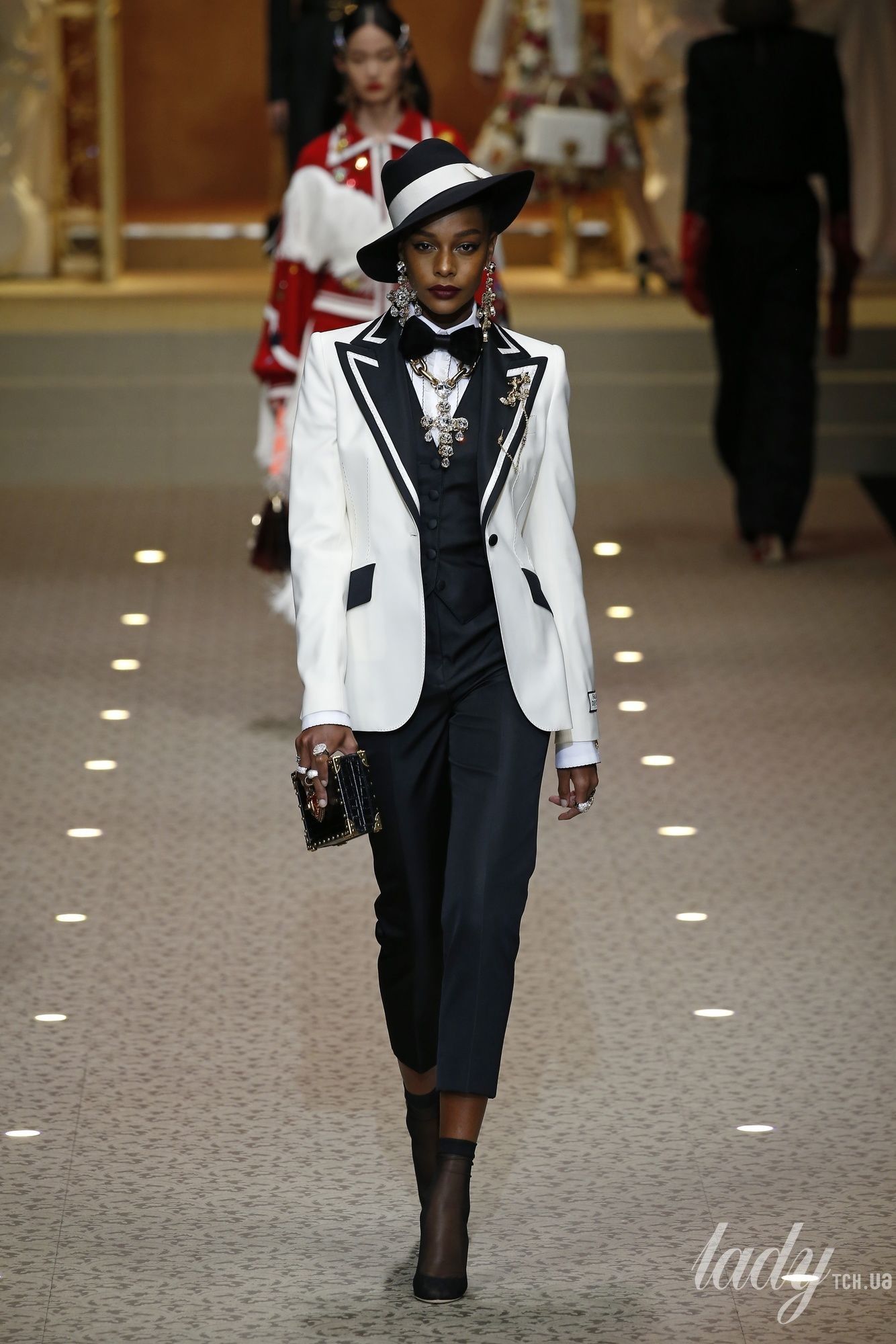 Коллекция Dolce&Gabbana прет-а-порте сезона осень-зима 2018-2019_60