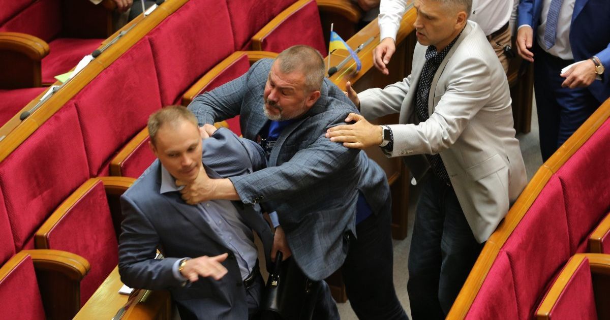 "Что ты гавкаешь?" Депутаты подрались в Раде из-за заявление Мураева