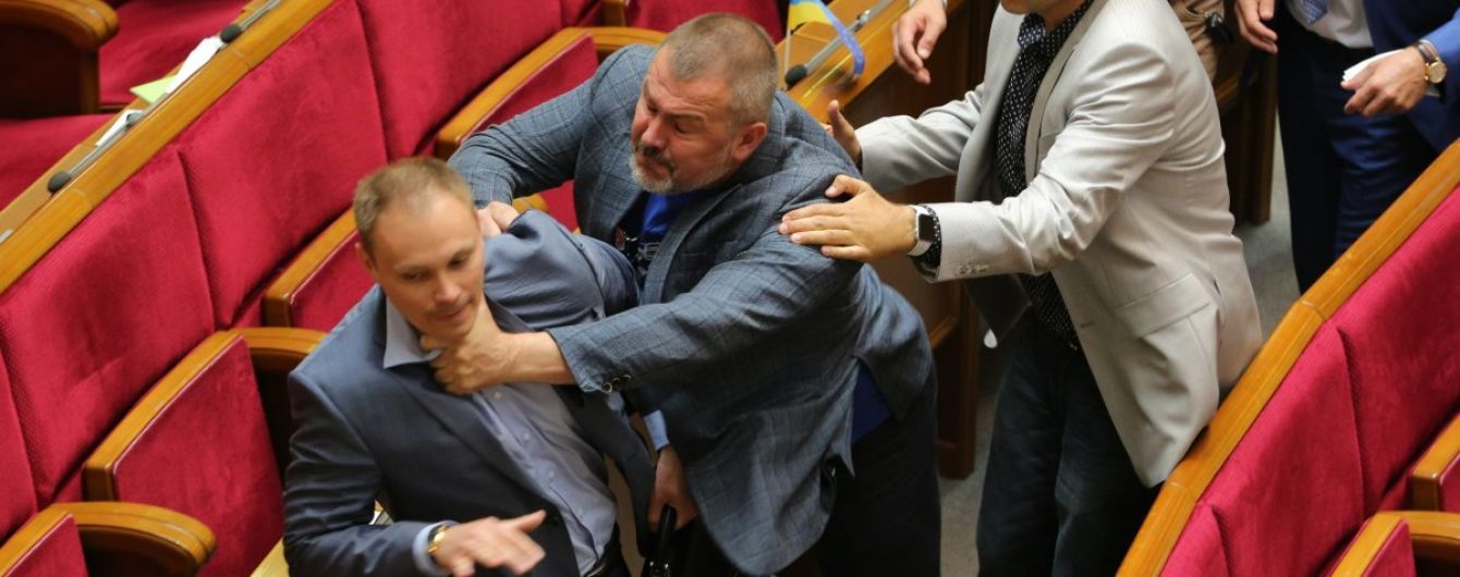 "Що ти гавкаєш?" Депутати побились у Раді через заяву Мураєва