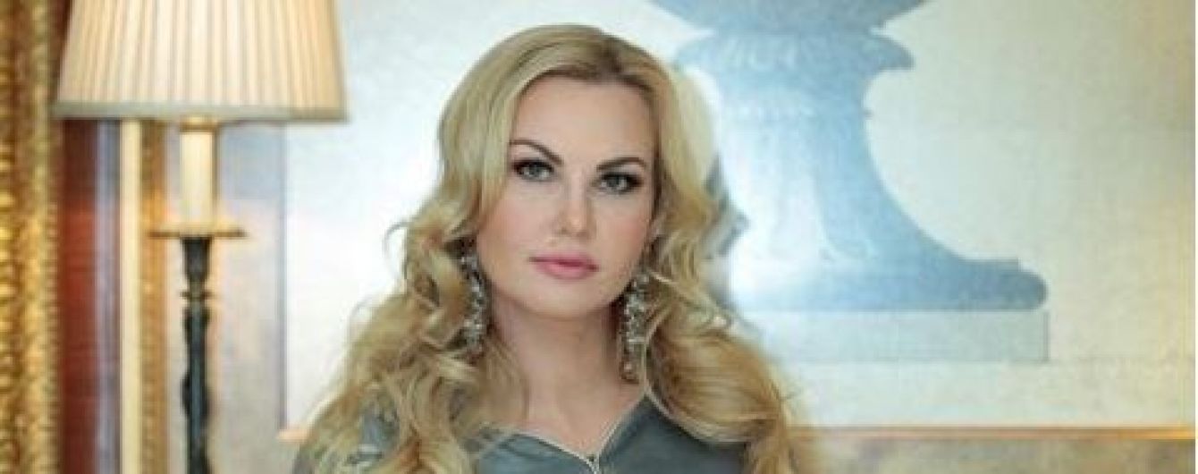 Отличница Камалия похвасталась красным дипломом в конфедератке