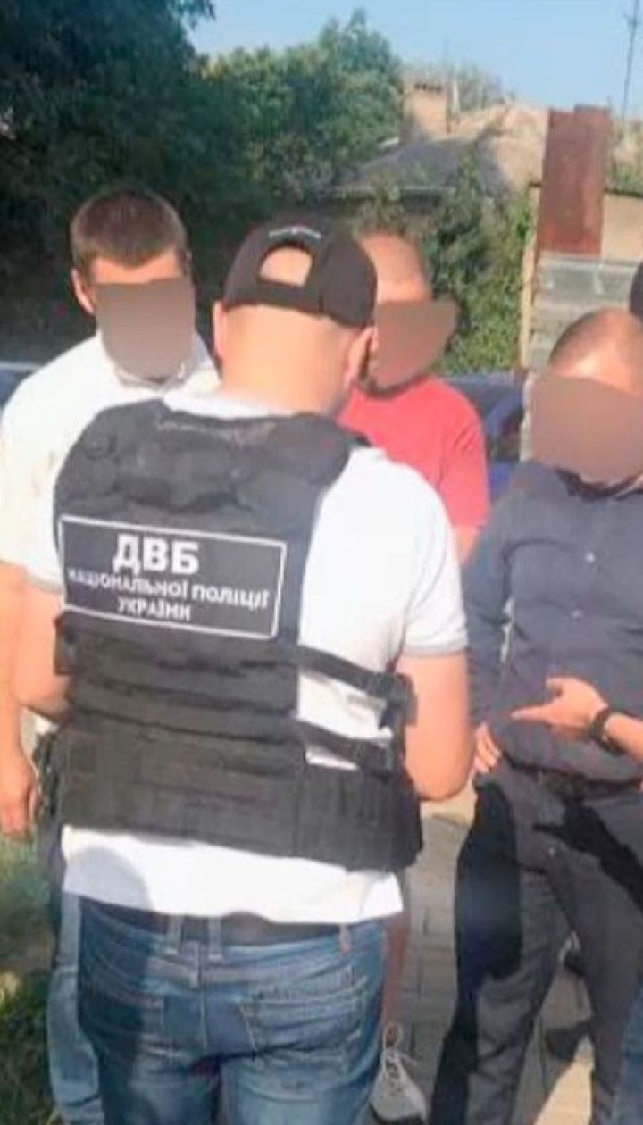 В Черновцах на взятке задержали полицейского