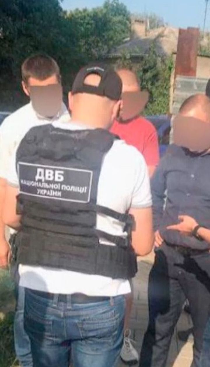 У Чернівцях на хабарі затримали поліцейського