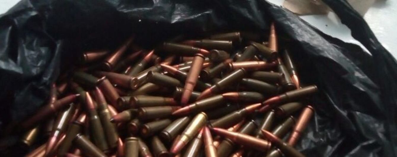 На Одесчине школьница "дарила" одноклассникам патроны, а дома у нее обнаружили гранату