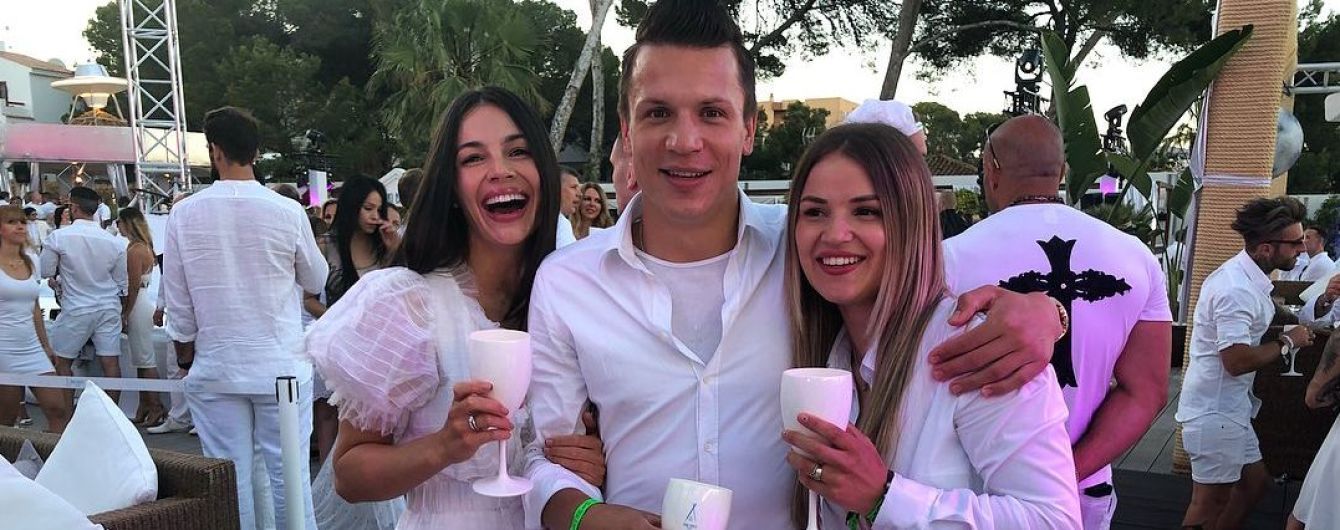 Total white. Коноплянка засвітився на “білій" вечірці на Майорці