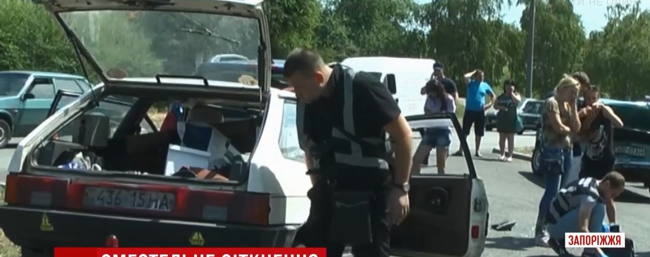 Смертельное ДТП на Запорожье: за городом машина с тремя детьми влетела в очередь на разворот