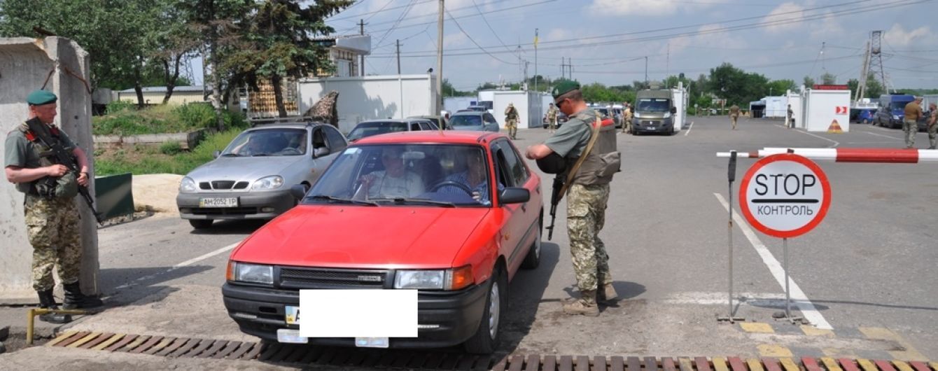 На Донетчине женщина на автомобиле намеренно наехала на пограничника