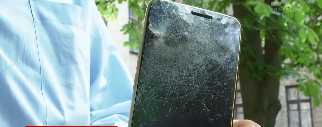 Дива трапляються: телефон зупинив російську кулю, котра могла вбити українського воїна на передовій ООС