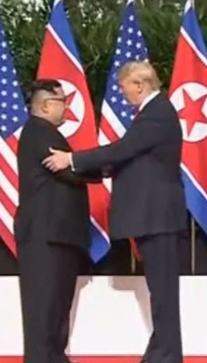 Трамп и Ким Чен Ын впервые в истории сели за стол переговоров