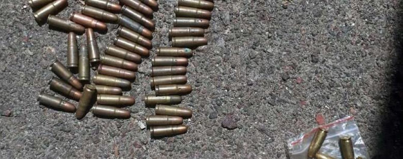 Пістолет за 2,5 тисячі доларів. У Києві поліція затримала торговців нелегальною зброєю