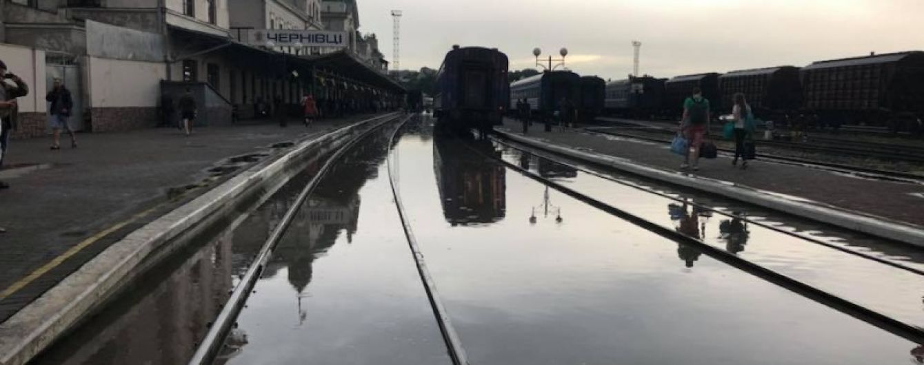 Півгодинна негода завдала страшних збитків Чернівцям