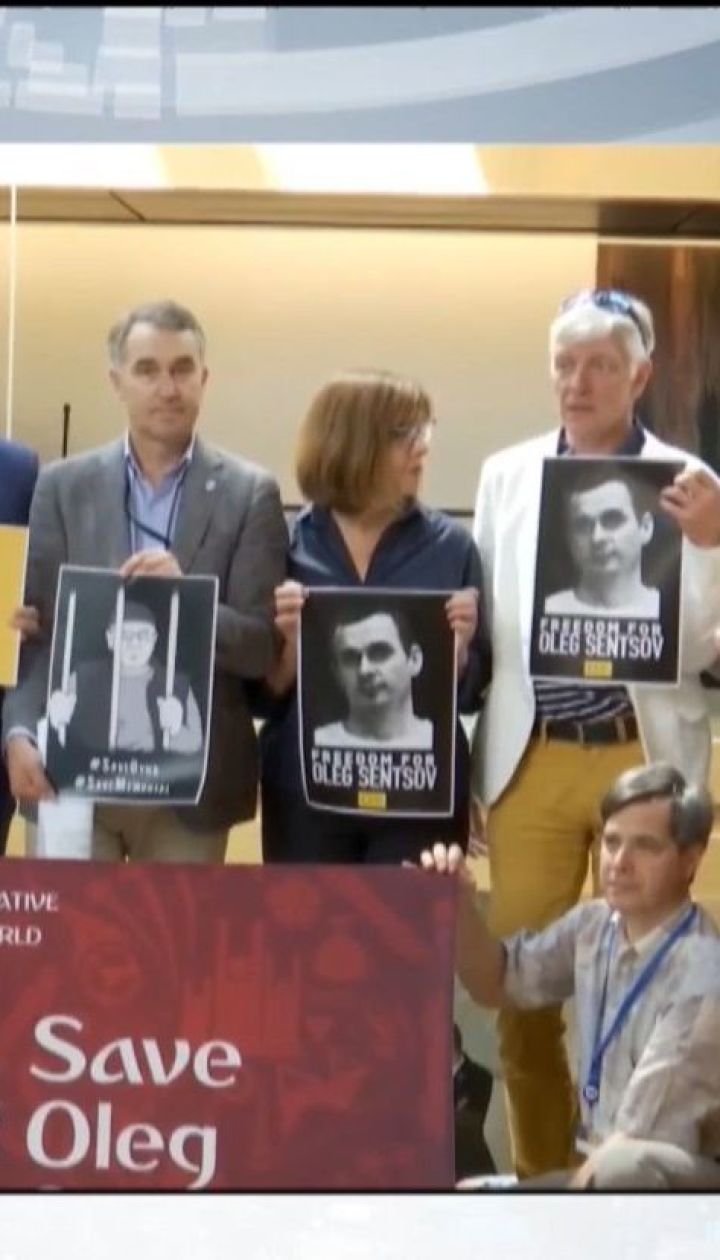 Депутаты в Европарламенте устроили флешмоб в поддержку Олега Сенцова