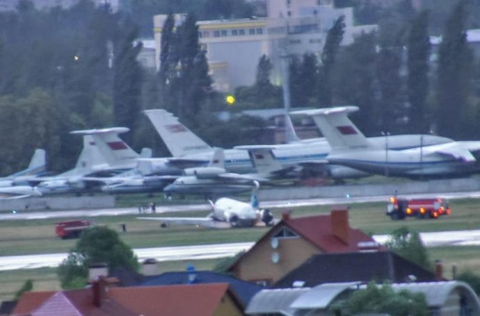 літак авіакомпанії Bravo в аеропорту Київ_2