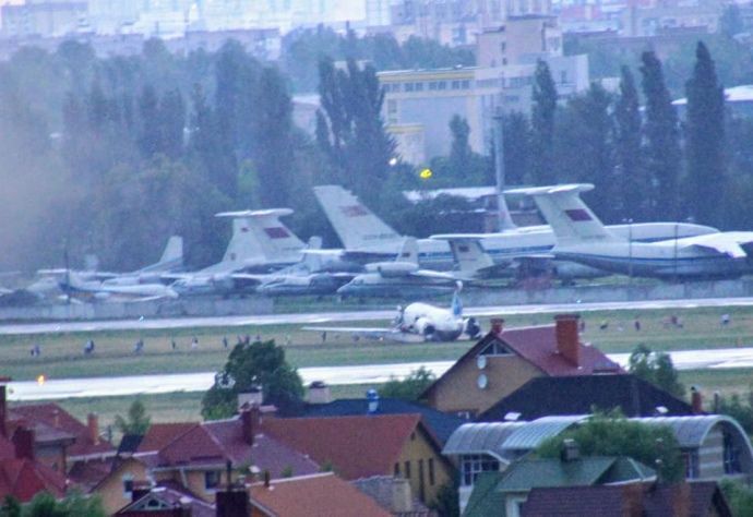 літак авіакомпанії Bravo в аеропорту Київ_1