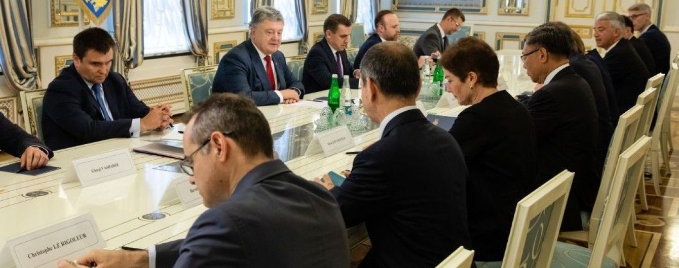 Порошенко і посли "Великої сімки" обговорили звільнення українських політв'язнів у Росії