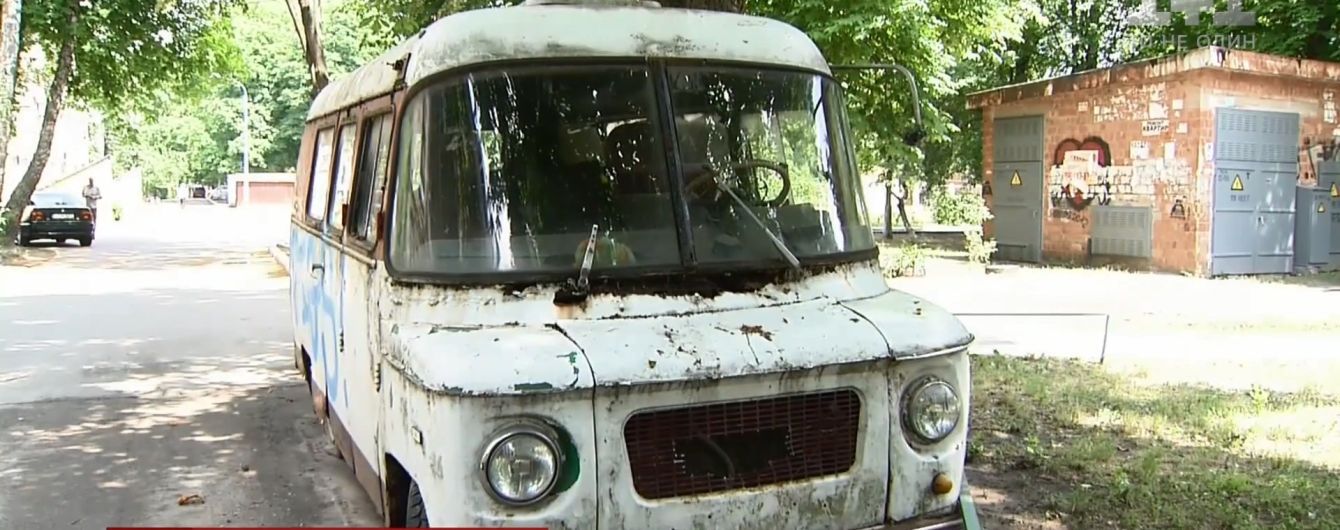 В Киеве разрешили забирать с улиц брошенные автомобили