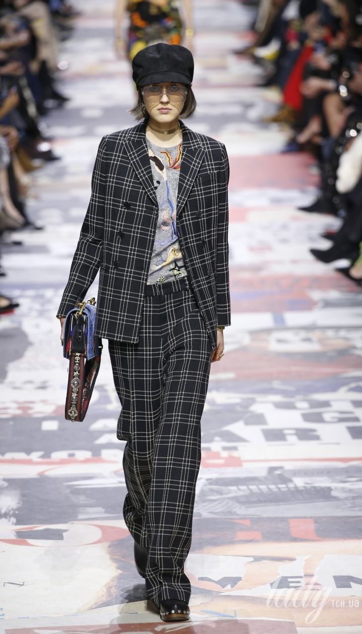   Christian Dior Collection Pre-Ampute Season Autumn / Winter Season 2018-2019 