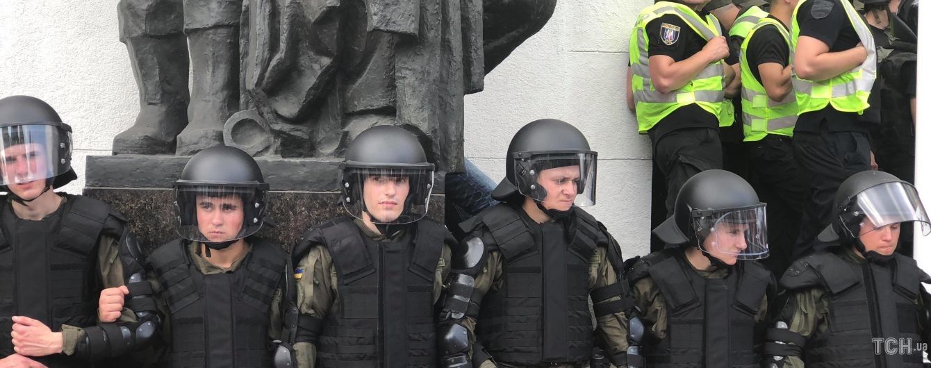 Штурм Рады и раненые полицейские. В МВД отчитались о митинге под парламентом