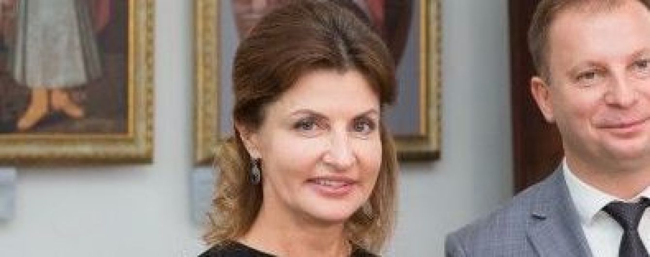 Марина Порошенко в платье с вышивкой посетила старинный дворец в Тернопольской области