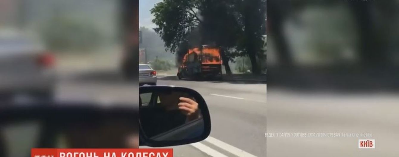 У столиці на ходу спалахнула "Газель" з макулатурою