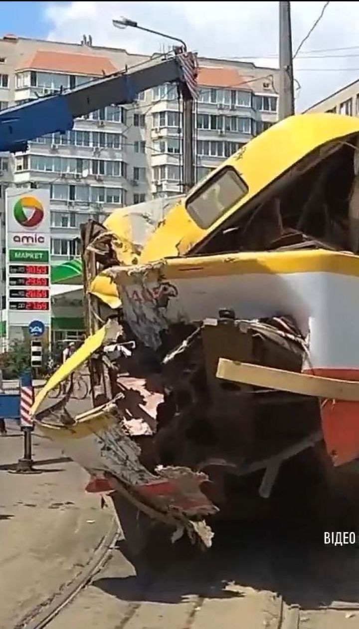В Одесі трамвай на швидкості зійшов з рейок