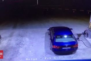 Не вынул пистолет из бензобака, сорвал колонку и скрылся. Обнародовано видео пожара на АЗС