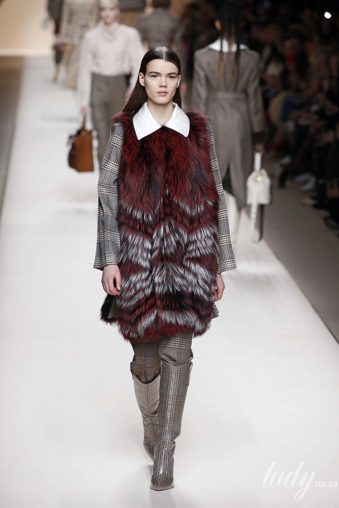 Коллекция Fendi прет-а-порте сезона осень-зима 2018-2019_11