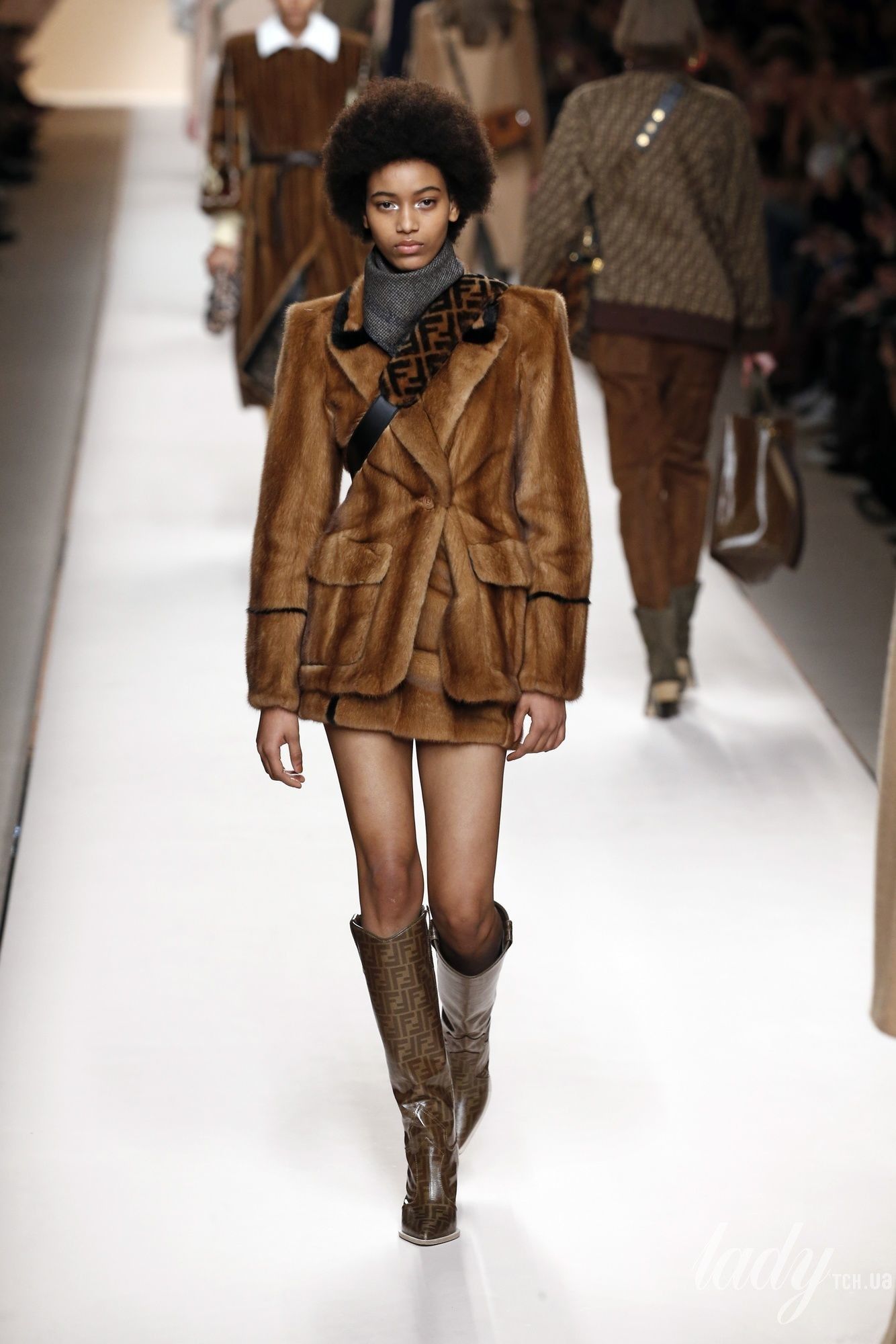 Коллекция Fendi прет-а-порте сезона осень-зима 2018-2019_33
