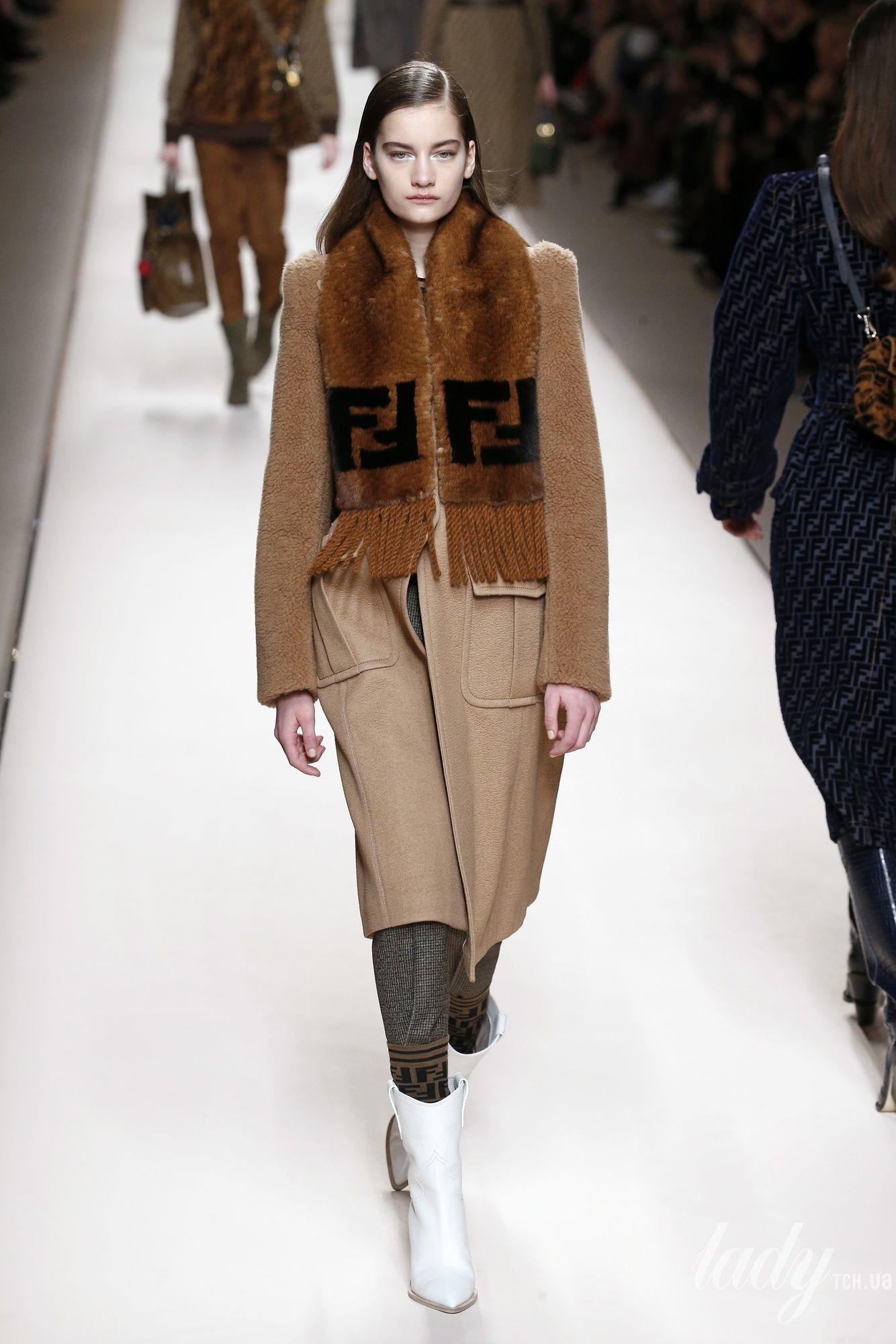 Коллекция Fendi прет-а-порте сезона осень-зима 2018-2019_30