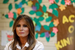 Самолет Мелании Трамп аварийно вернулся на базу из-за проблем на борту