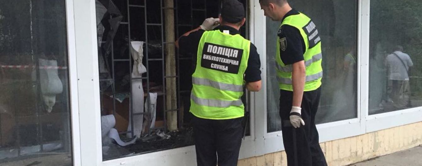 У Києві посеред ночі підпалили відділення "Ощадбанку"