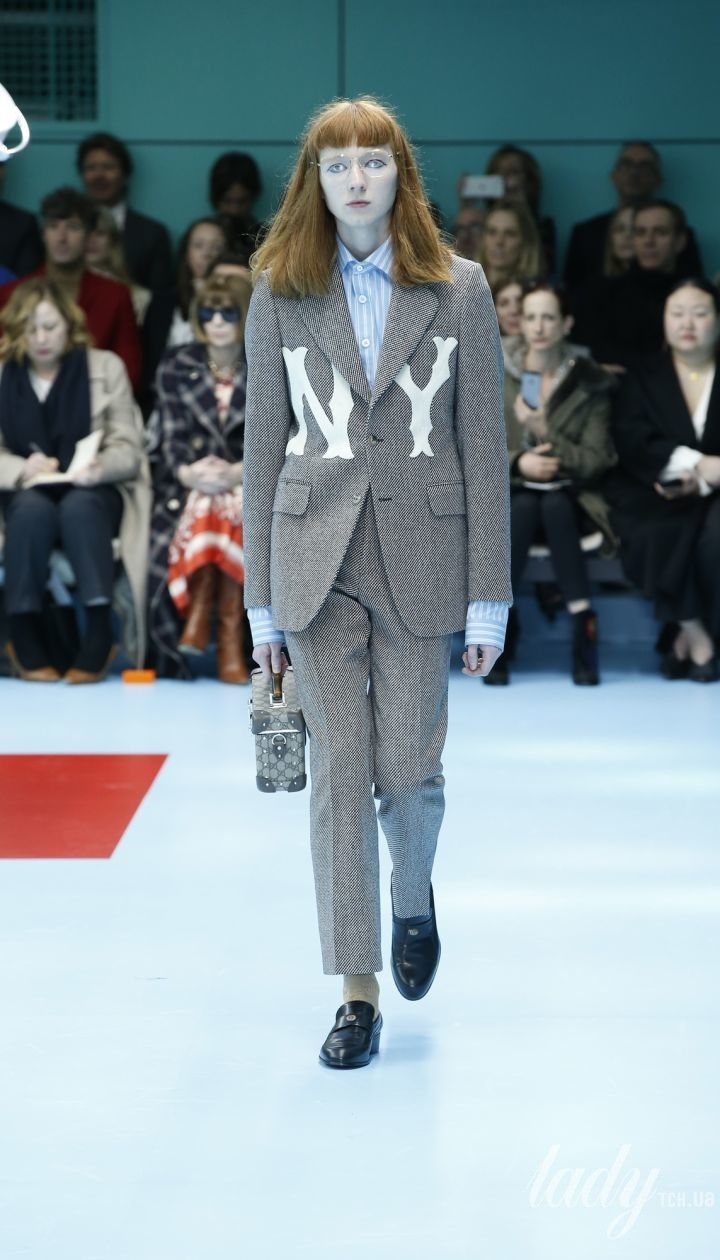Смотреть Коллекция Gucci осень-зима 2019 года: показ мод видео Смотреть Коллекция Gucci осень-зима 2019 года: показ мод видео