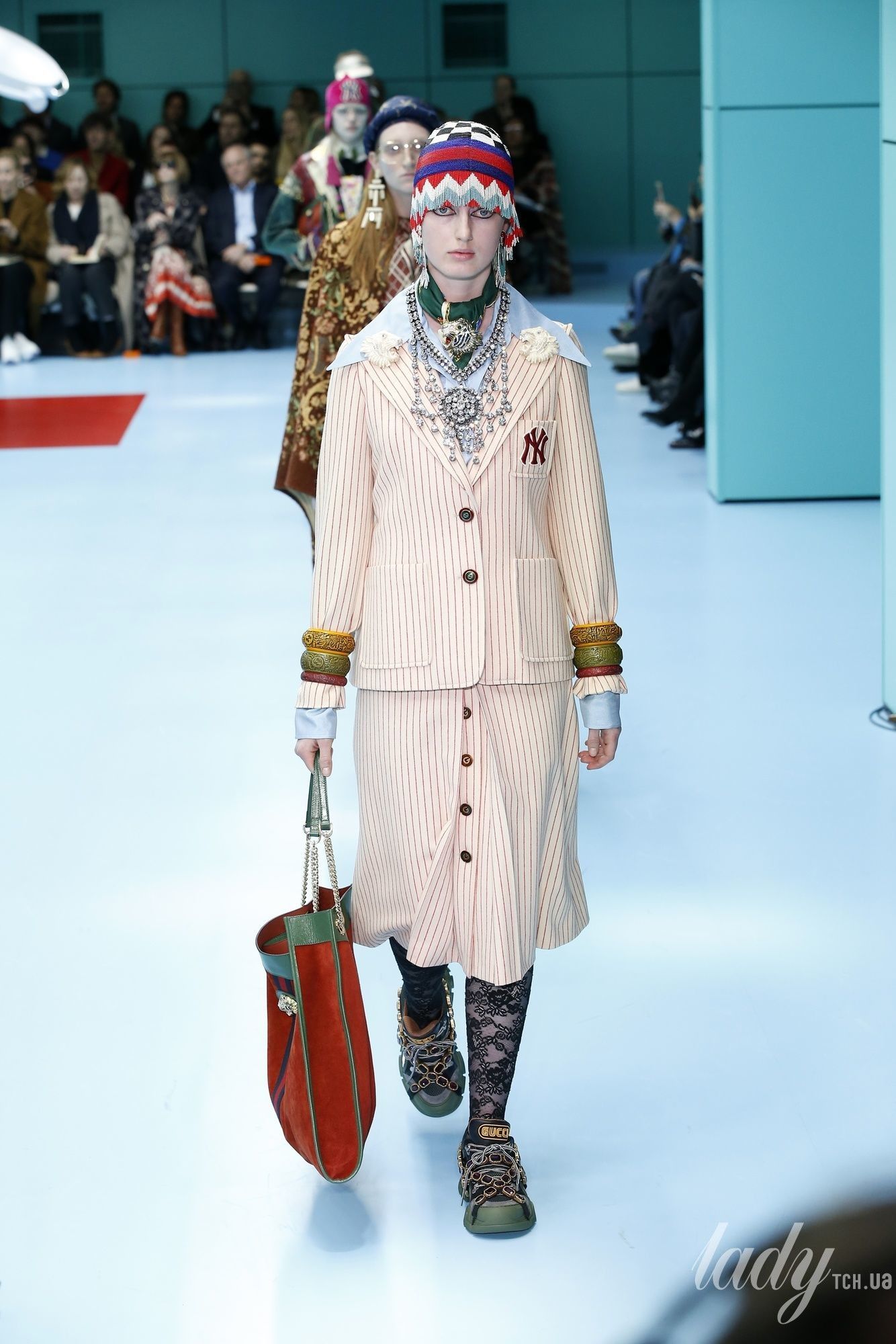 Коллекция Gucci прет-а-порте сезона осень-зима 2018-2019_19