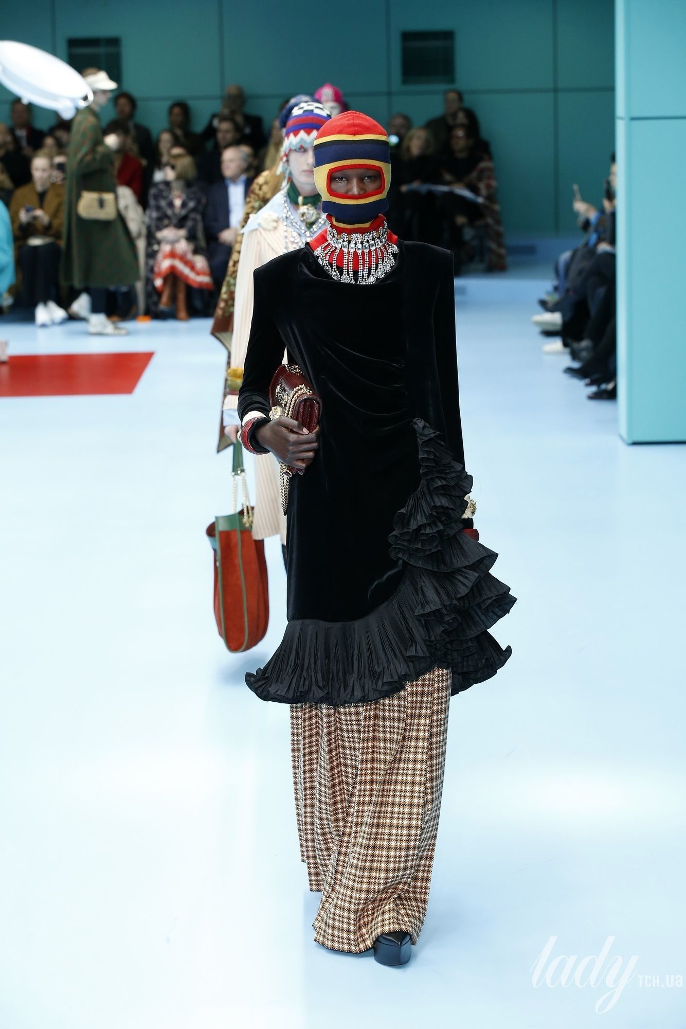 Коллекция Gucci прет-а-порте сезона осень-зима 2018-2019_18