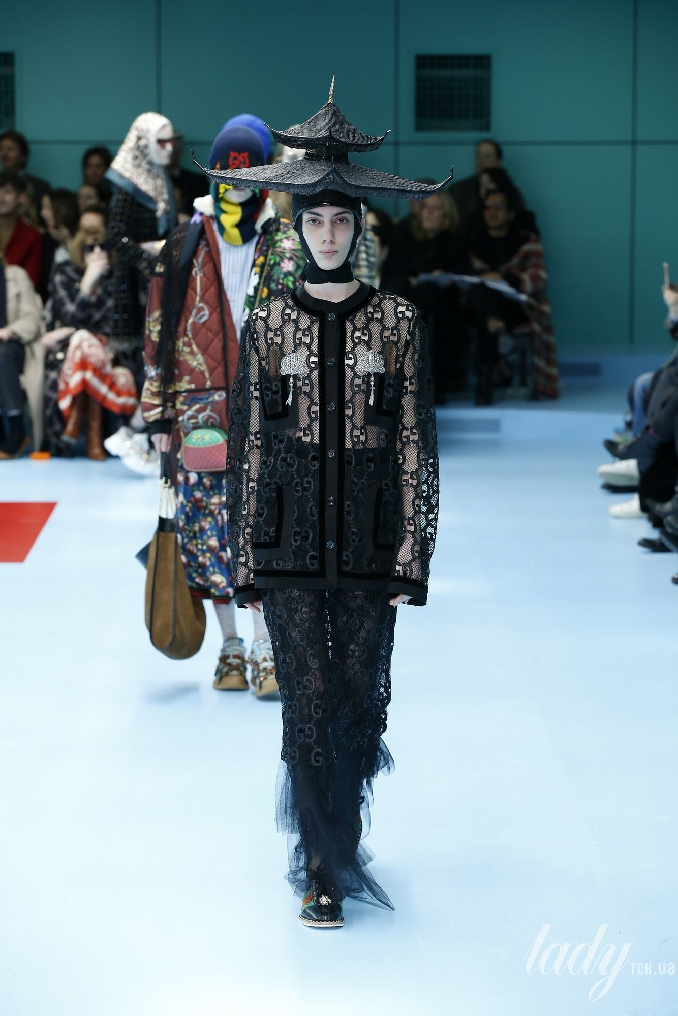 Коллекция Gucci прет-а-порте сезона осень-зима 2018-2019_23