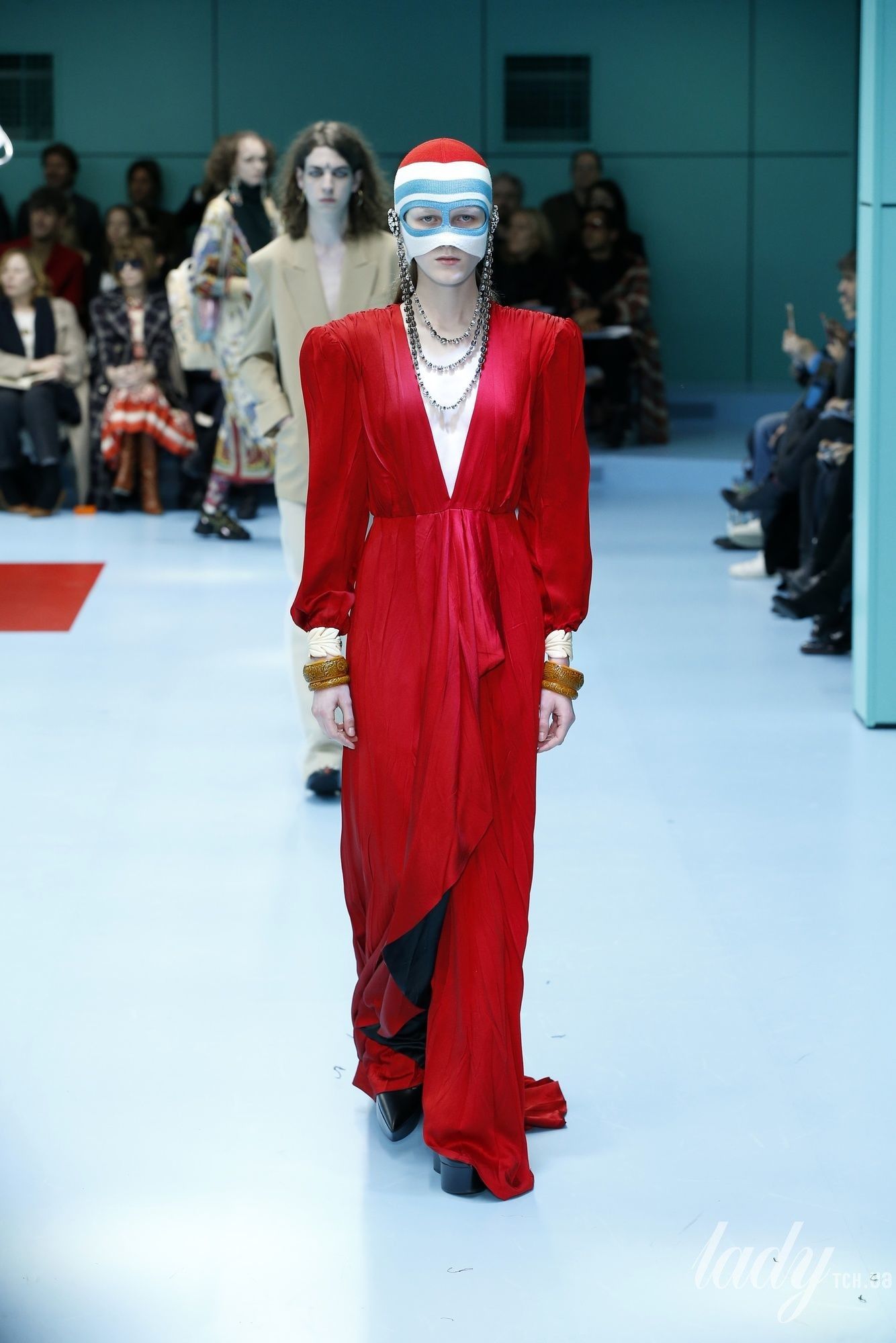 Коллекция Gucci прет-а-порте сезона осень-зима 2018-2019_79