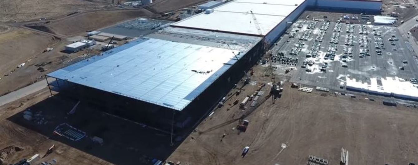 Tesla підписала в Китаї угоду про відкриття заводу