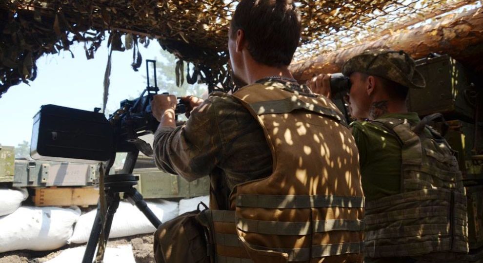 Ситуація на Донбасі напружена, двох українських бійців було поранено
