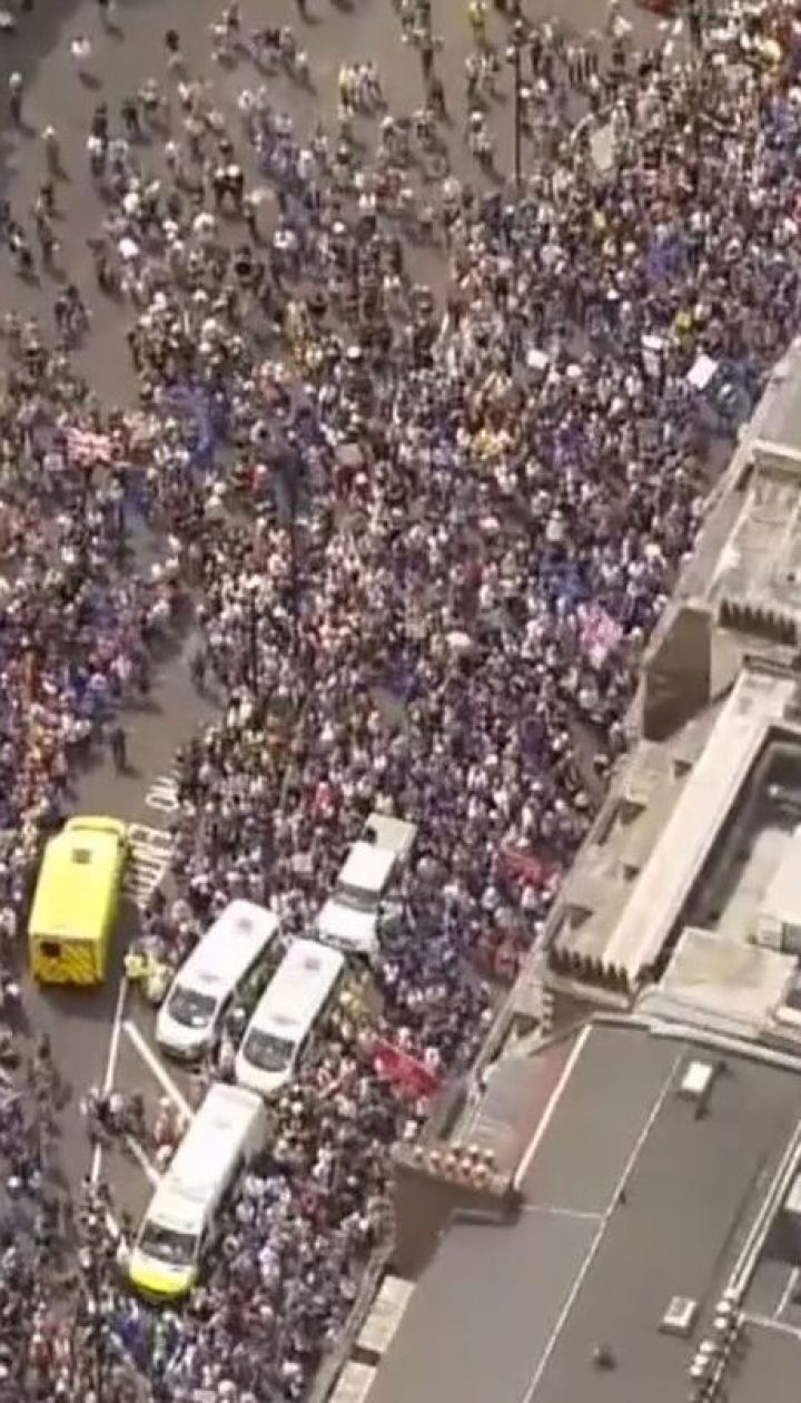 Британцы вышли на массовый митинг против Brexit