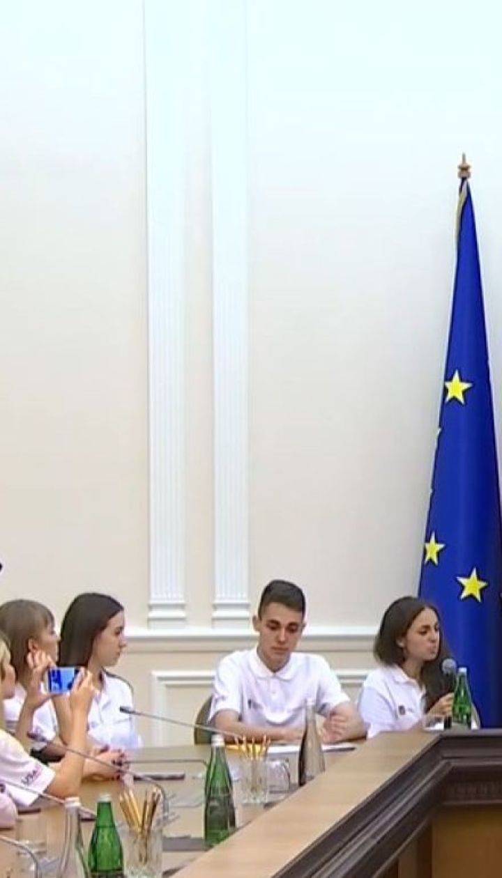 Українські студенти проходитимуть стажування в Адміністрації президента та Кабміні