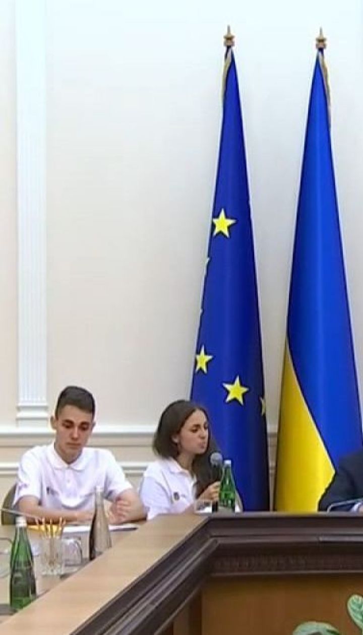 Украинские студенты будут проходить стажировку в Администрации президента и Кабмине