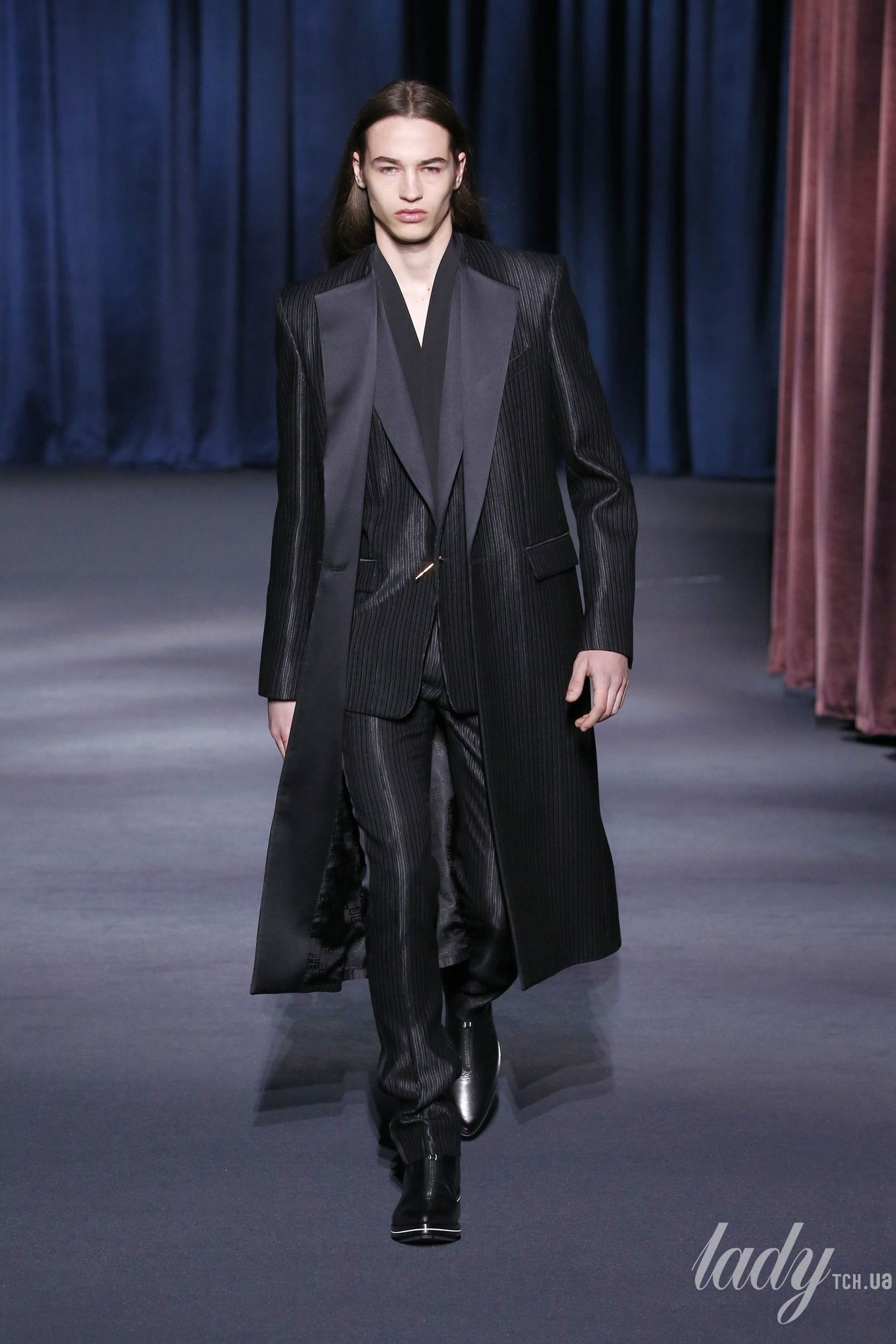 Коллеекция Givenchy прет-а-порте сезона осень-зима 2018-2019_57