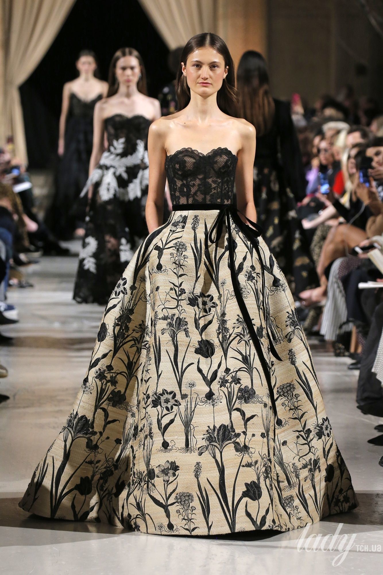 Коллекция Oscar de la Renta прет-а-порте сезона осень-зима 2018-2019_34