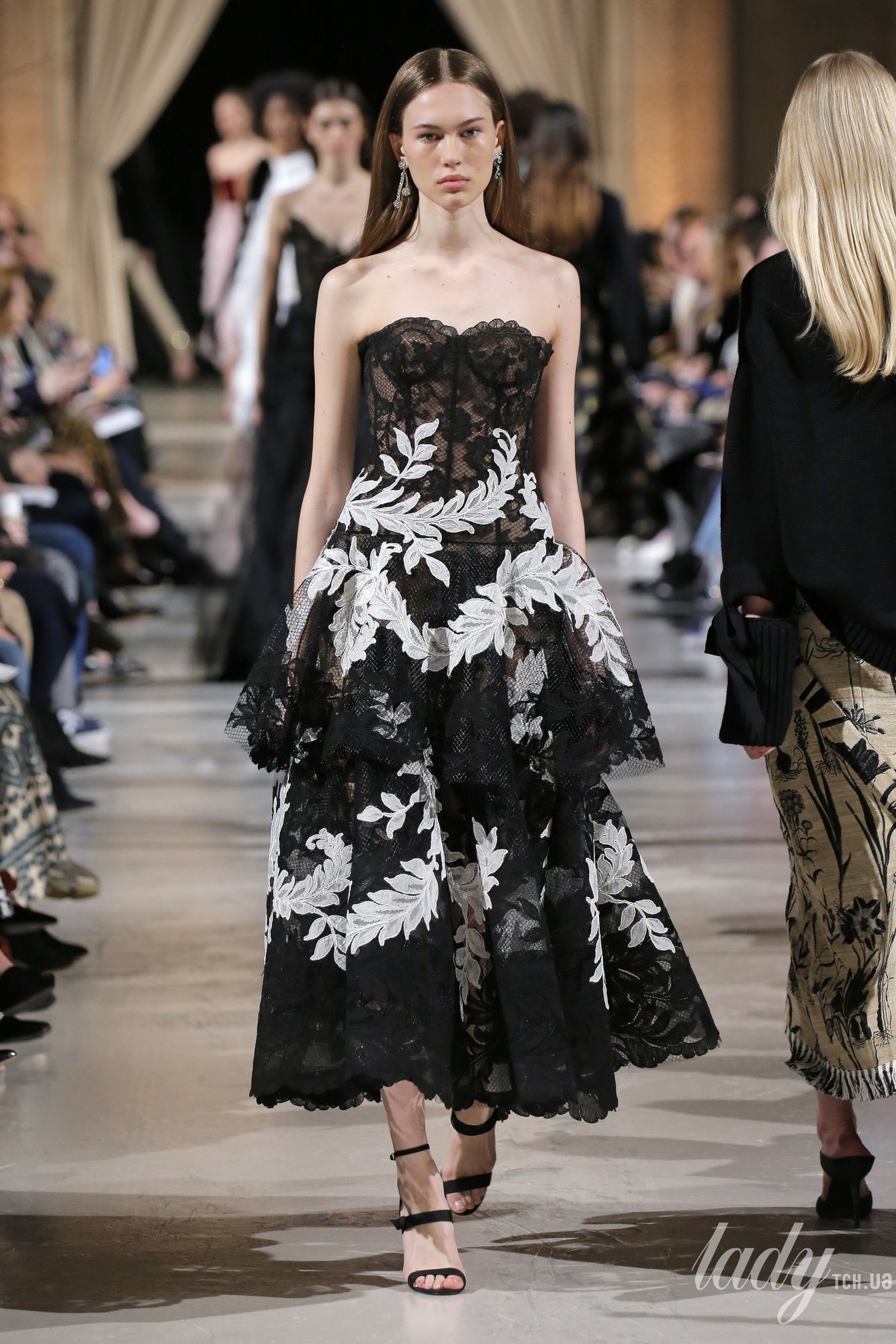 Коллекция Oscar de la Renta прет-а-порте сезона осень-зима 2018-2019_35