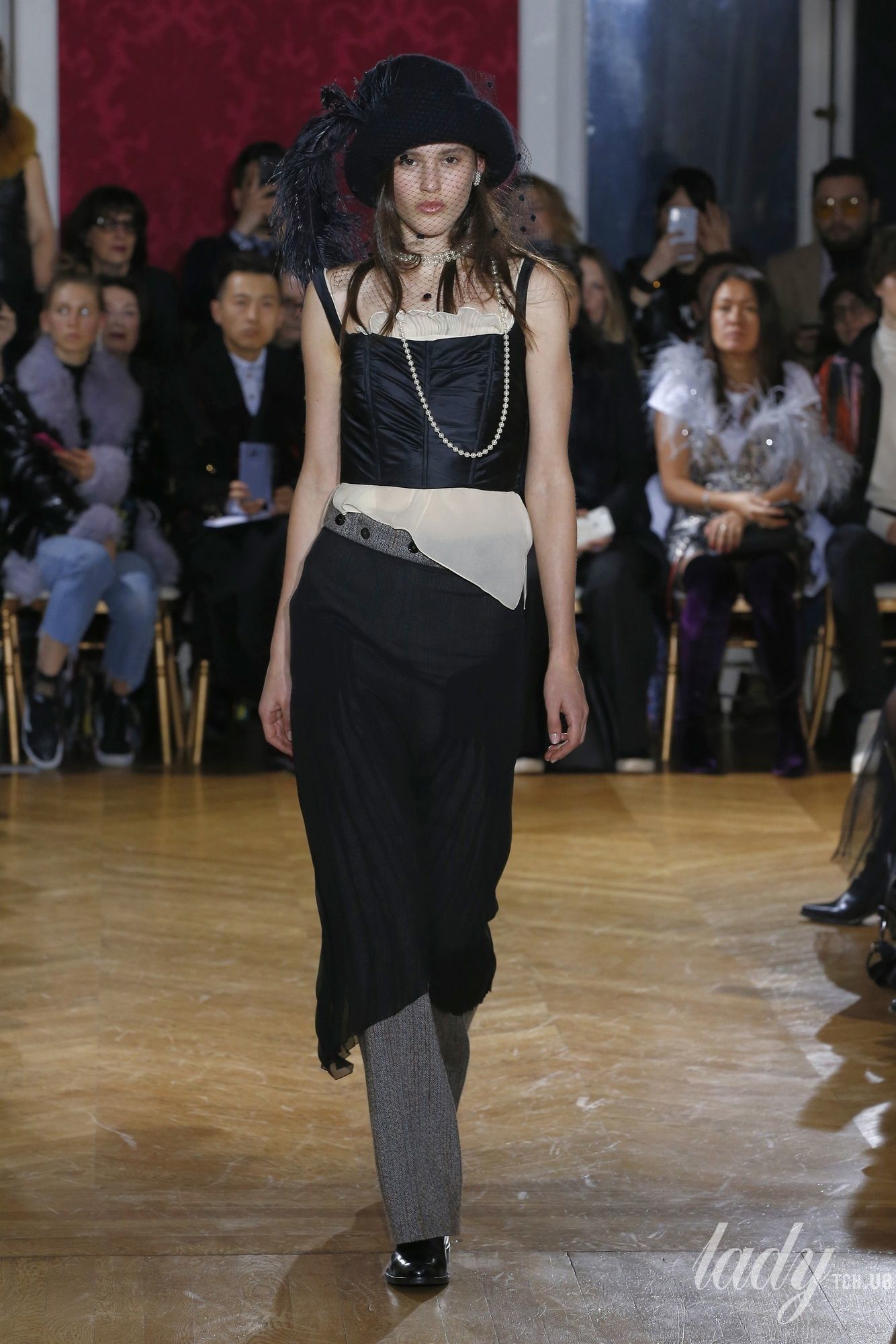 Коллекция John Galliano прет-а-порте сезона осень-зима 2018-2019_8