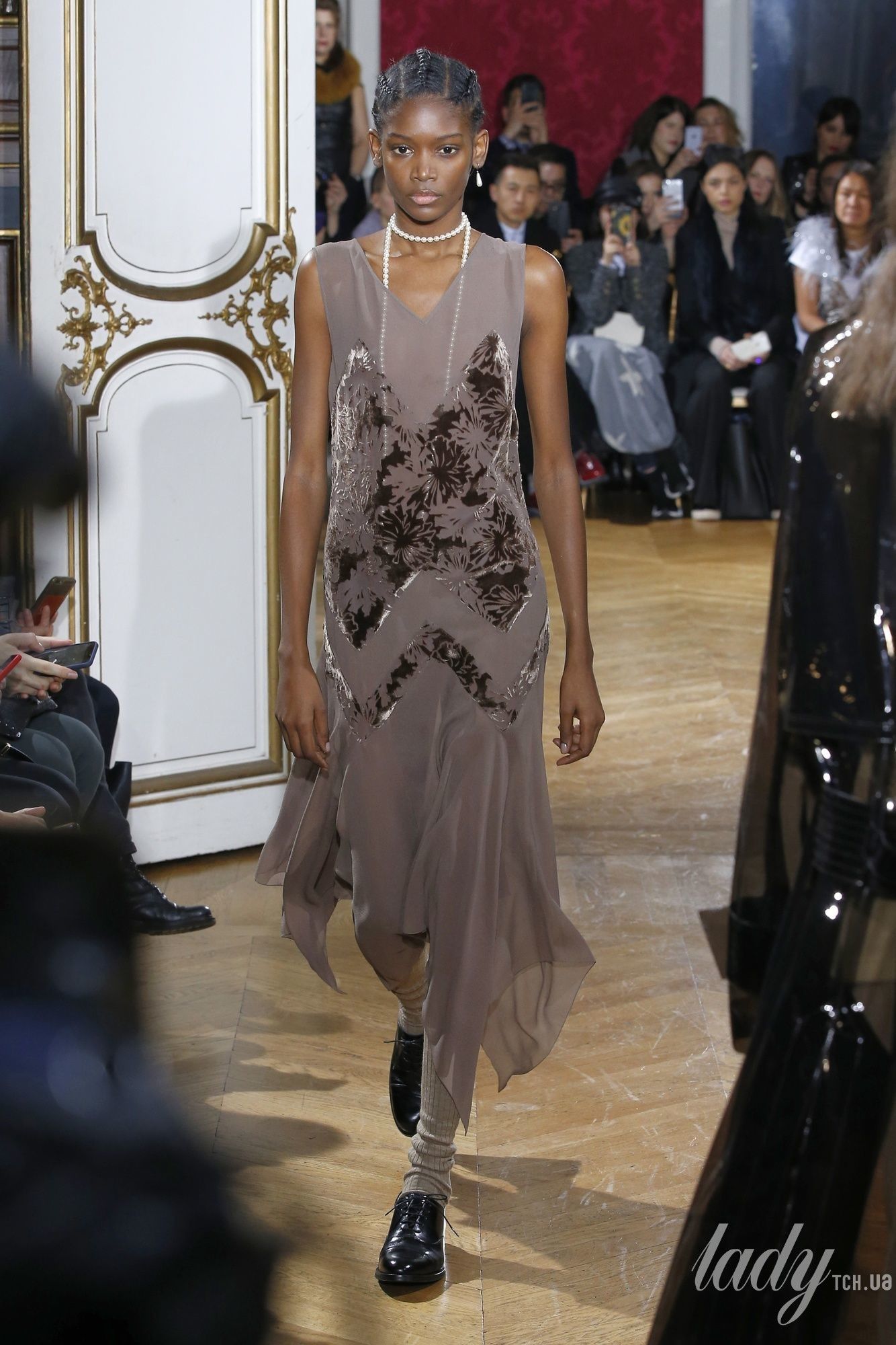Коллекция John Galliano прет-а-порте сезона осень-зима 2018-2019_7