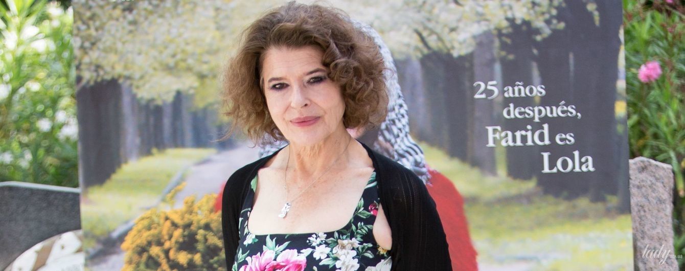 Выглядит великолепно: 69-летняя Фанни Ардан подчеркнула фигуру красивым платьем