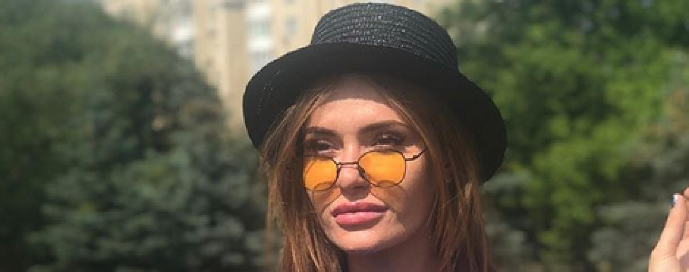 В синем сарафане: Слава Каминская показала стильную обновку