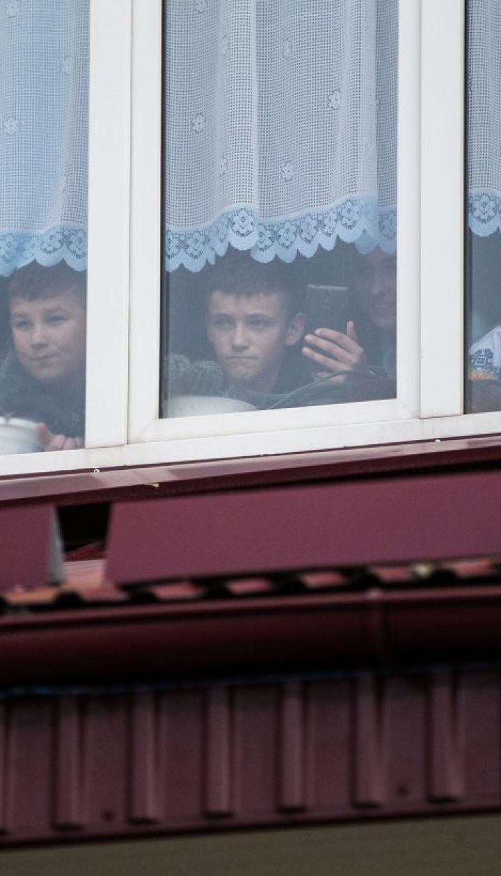 Не такі зачіска, одяг і телефон: у Черкаській області до госпіталізації побили 7-класника