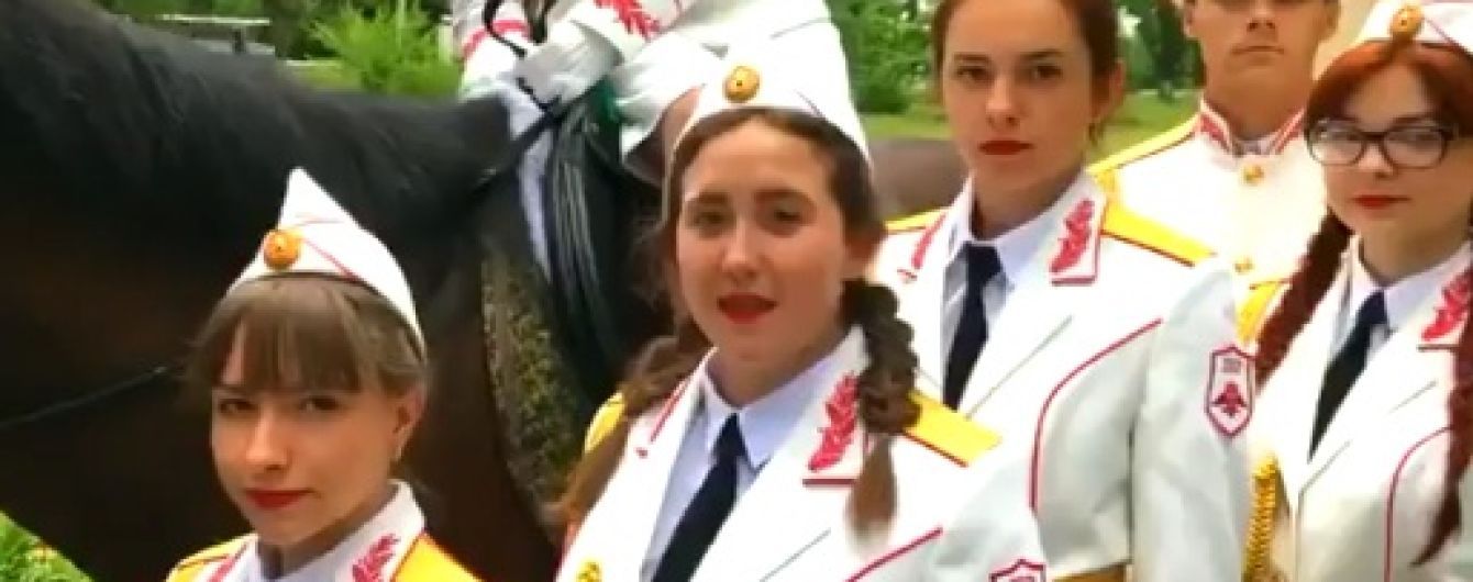 "Ми готові дійти з вами до самого пекла": у Донецьку діти своєрідно привітали бойовика Захарченка